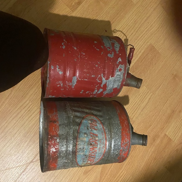 Old Ironsides rustic gas cans - Picture 3 of 4